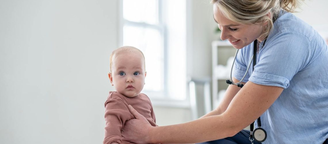 Bronchiolite du nourrisson : quel est le rôle de la kinésithérapie respiratoire ?